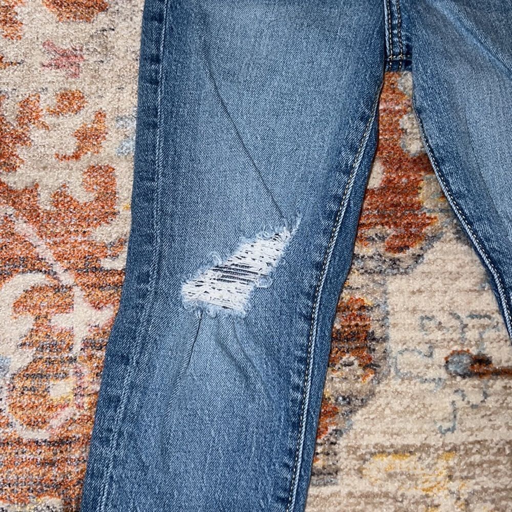 Art Class Distressed Jeans  - Picture 2 of 9